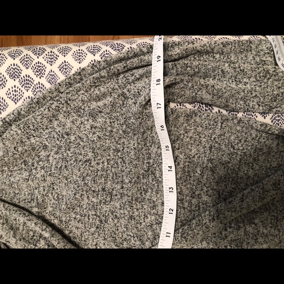 Tahari Sweater - Picture 7 of 7